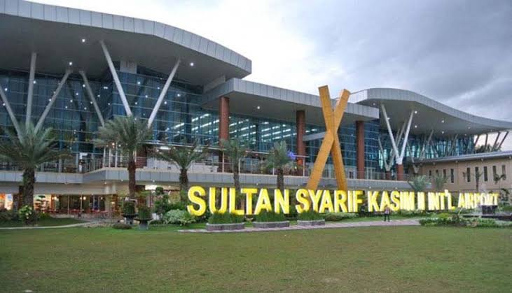 19 penerbangan dari dan menuju Bandara SSK II Pekanbaru mengalami pembatalan dampak erupsi Gunung Anak Krakatau. (Dok Riaupos.co) 